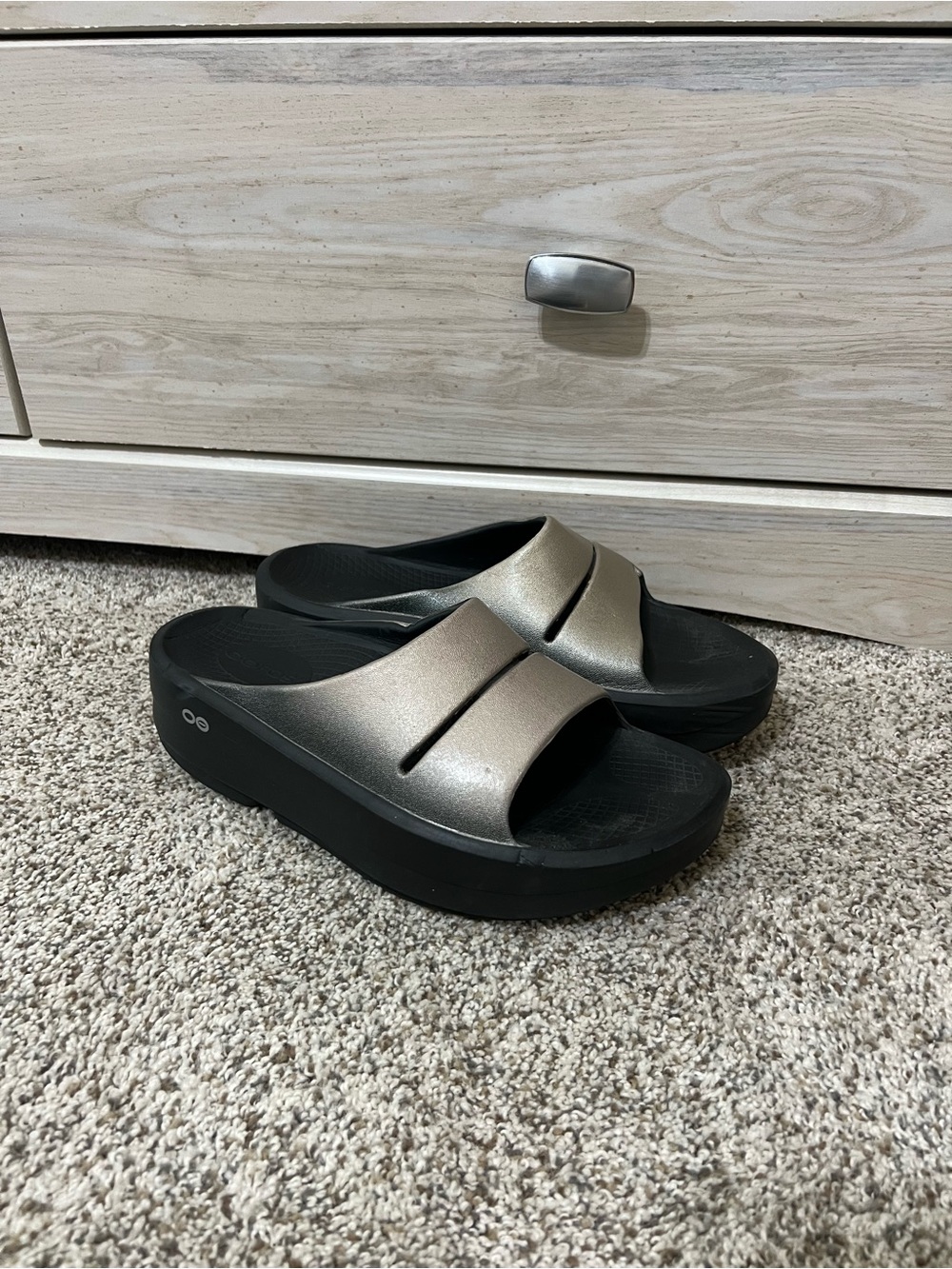 OOFOS OOmega OOahh Luxe Recovery Slide Sandals